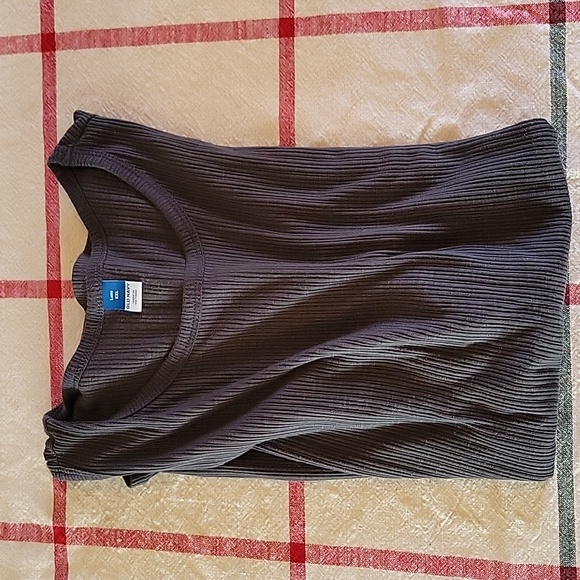 Old Navy Sleeveless Top - Picture 3 of 3